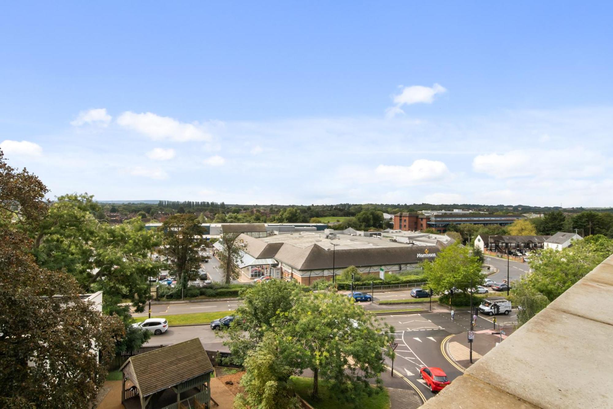 Livestay-Modern Apartments Building In Aylesbury Aylesbury  Exterior photo